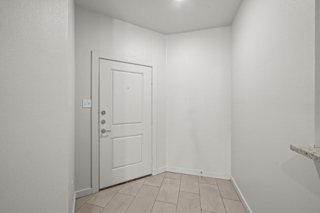 Building Photo - Brand new townhomes in Iron Horse!