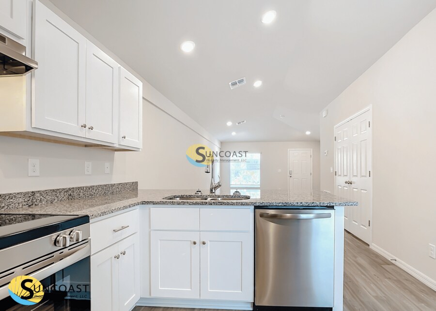 Building Photo - 936 S Apopka Ave