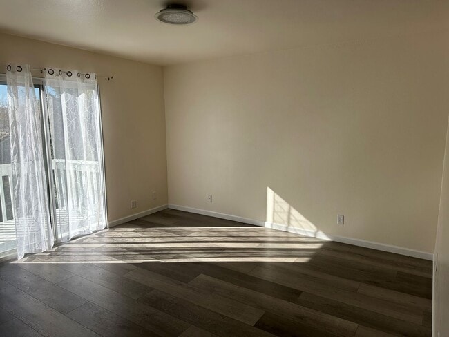 Building Photo - Jeffries Ranch Oceanside Home