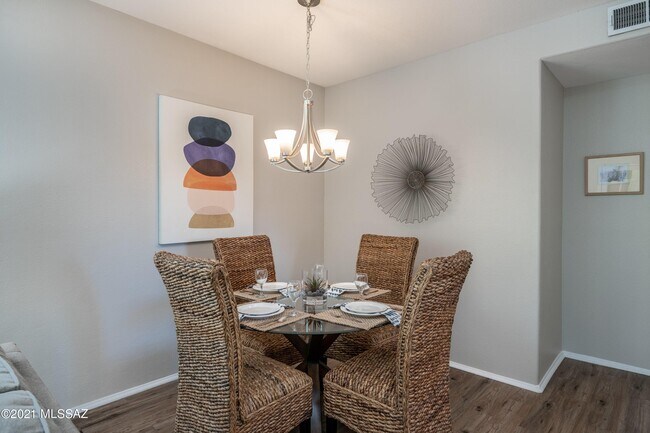 Building Photo - 6655 N Canyon Crest Dr