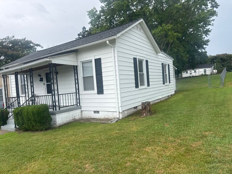 Building Photo - 34 Ashlawn Dr