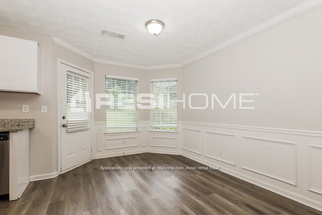 Building Photo - 1430 Camelia St