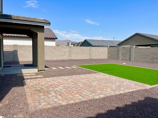Building Photo - Home in Litchfield Park at Canyon Views! 5bd 3ba! Mountain Views!