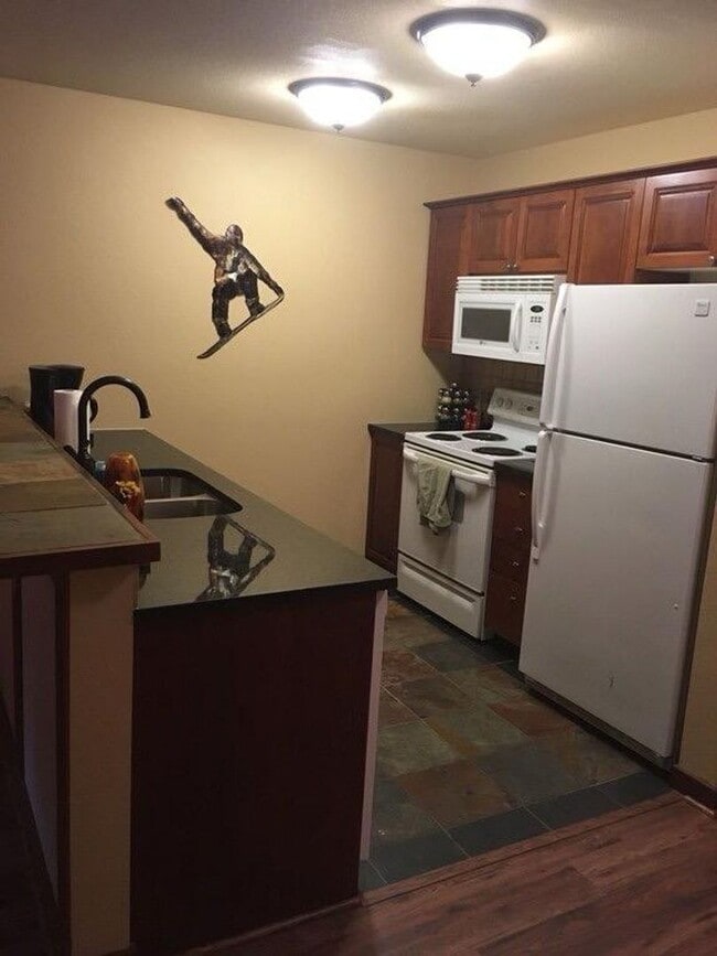 Building Photo - Coming soon! Solitude Luxury 1 bed / 1 bath Condo! Fully furnished!