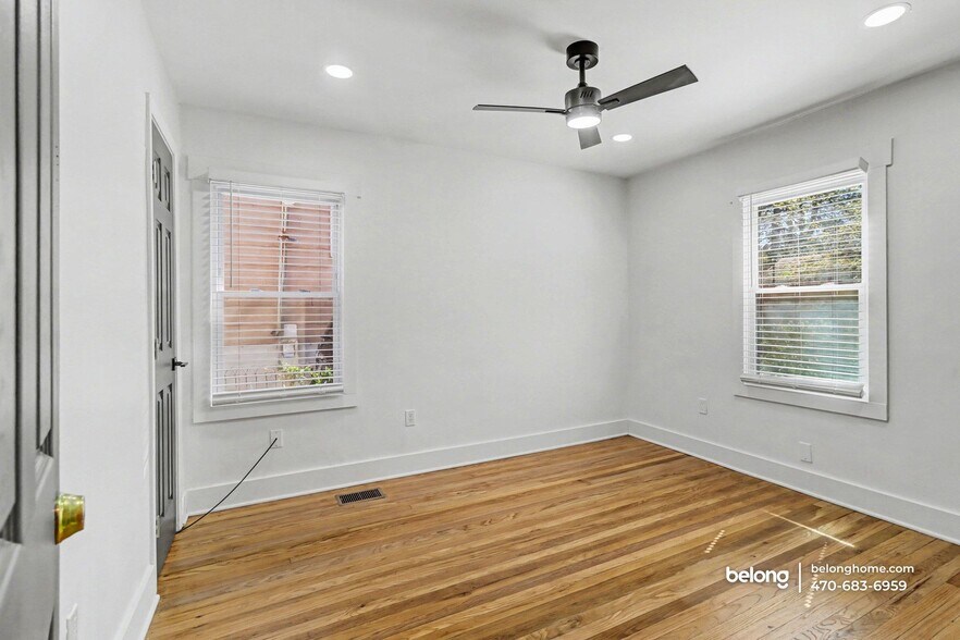 Building Photo - 1866 Thompson Ave