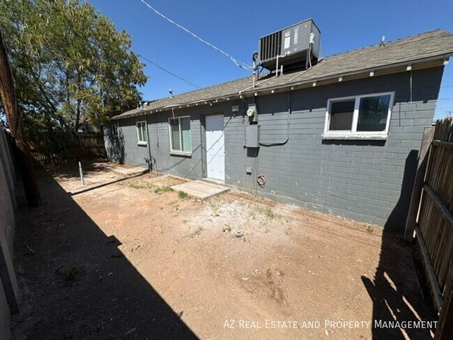 Building Photo - 1005 E Turney Ave