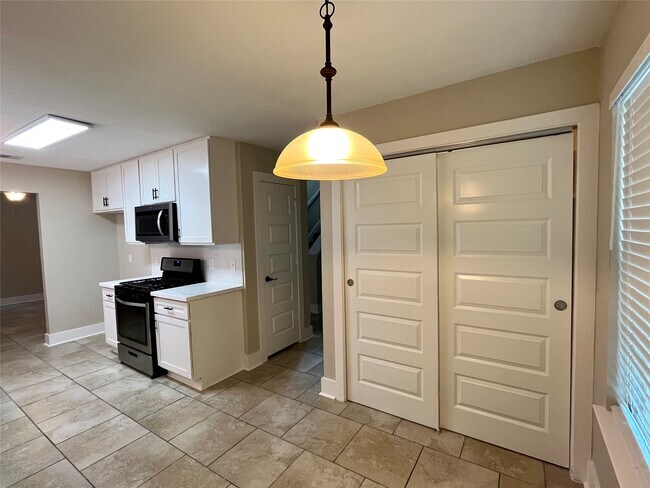 Building Photo - 3951 Town Park Ln