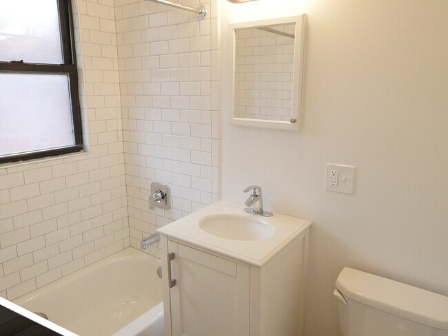 Building Photo - 2639 N Spaulding Ave