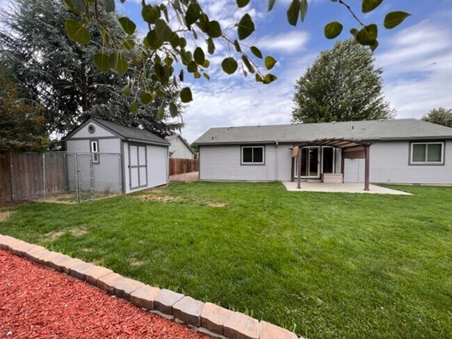 Building Photo - 1132 N Maple Creek Ave