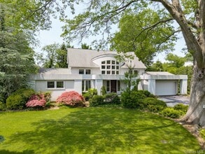 Building Photo - 16 Polo Field Ln