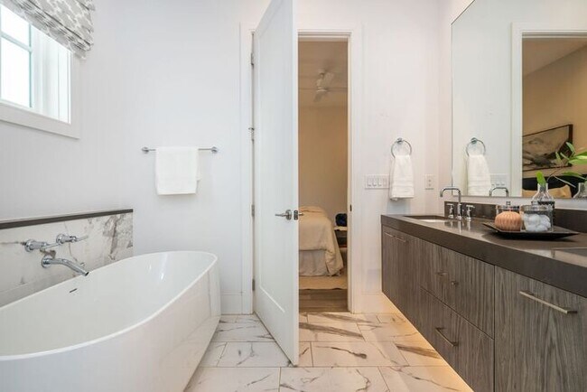 Building Photo - Welcome To The Sophia - Your Perfect Retreat in Historic Druid Hills!