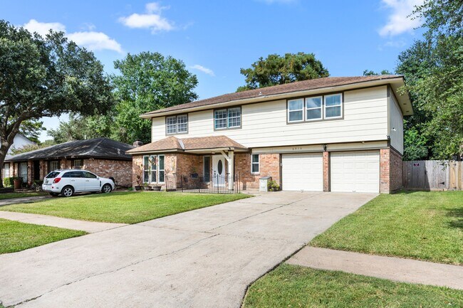Building Photo - 6514 Vialinda Dr