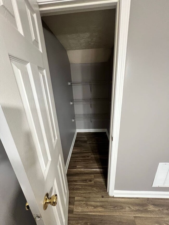 Building Photo - 541-543 Downing Street