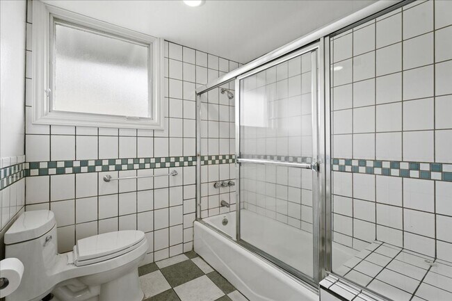 Building Photo - Updated 4-Bedroom with Pool and Bonus Loft...