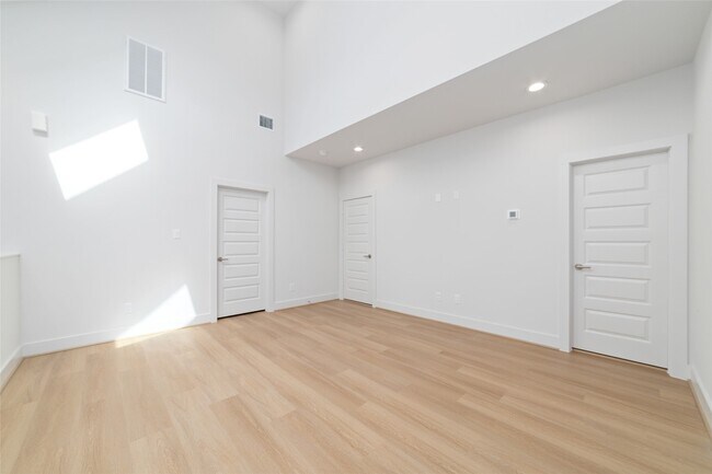 Building Photo - 3007 Ventas Dr