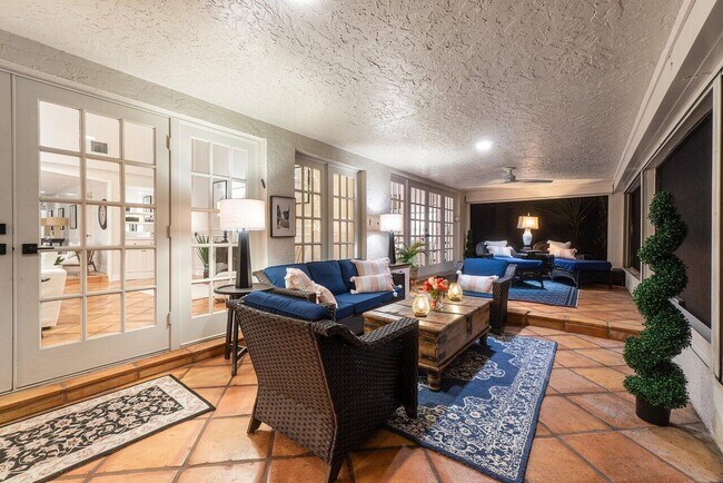 Building Photo - 18 Bristol Ln