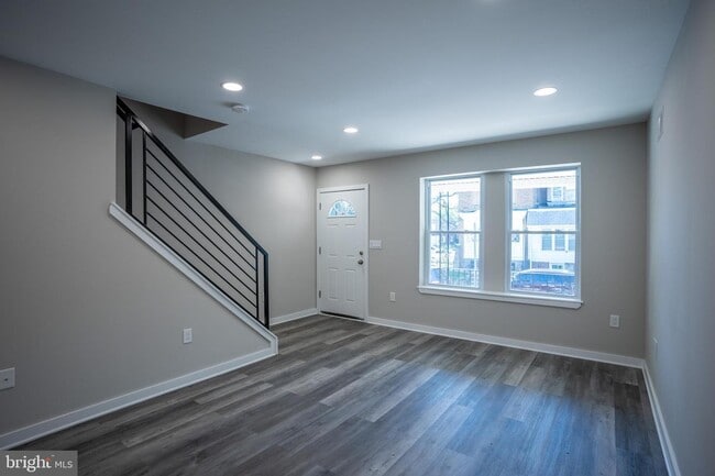 Building Photo - 2521 S Dewey St