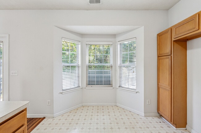 Building Photo - 115 Benfield Cir SE