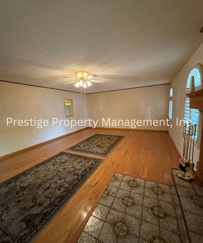Building Photo - This 3/2 East Side Home Has It All AND more!