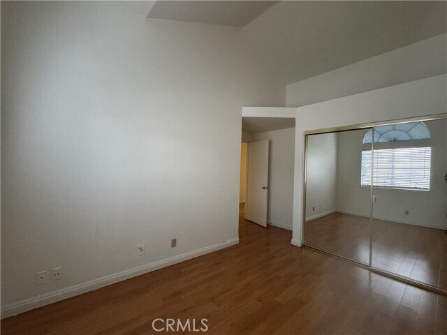 Building Photo - 27 Alcoba