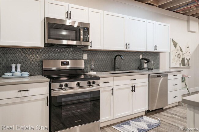 Building Photo - 850 Marlayna Dr