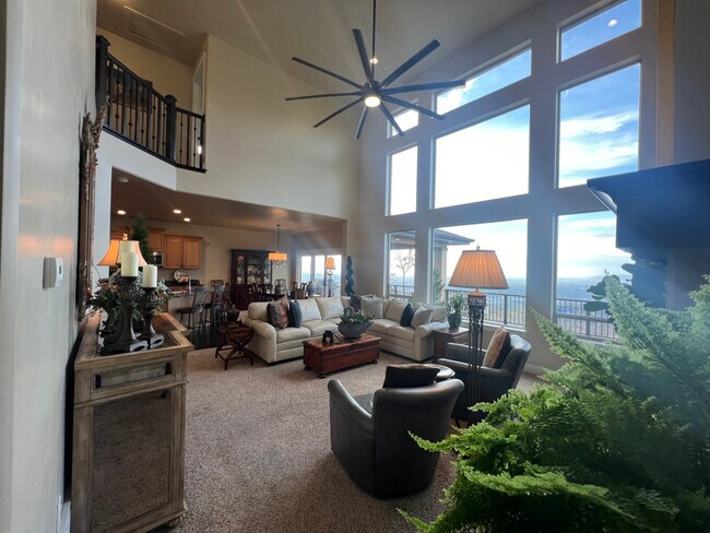Building Photo - 2031 Tall Woods Dr