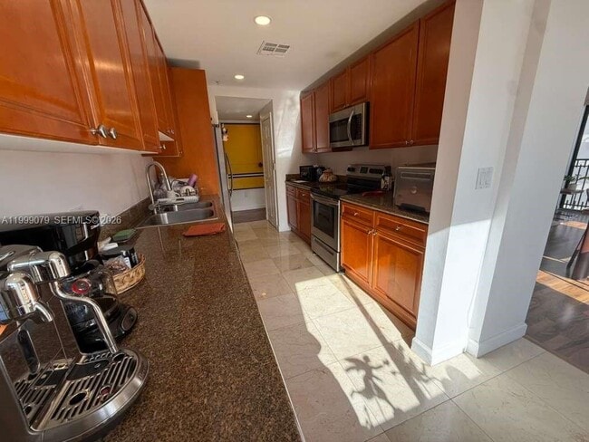 Building Photo - 711 Biltmore Way