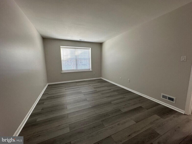 Building Photo - 1003 Oswego Ct