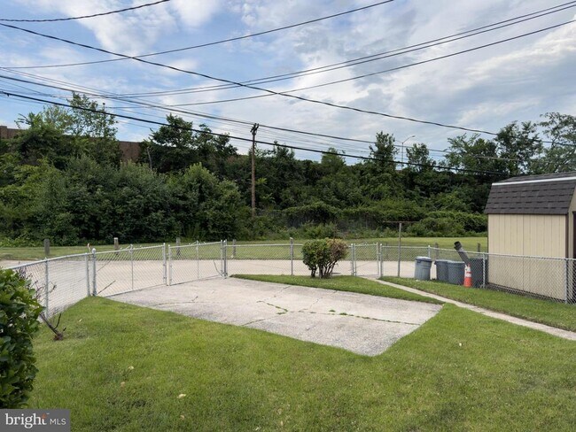 Building Photo - 926 Regina Dr