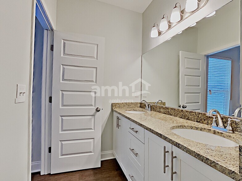 Building Photo - 5342 Tupelo St