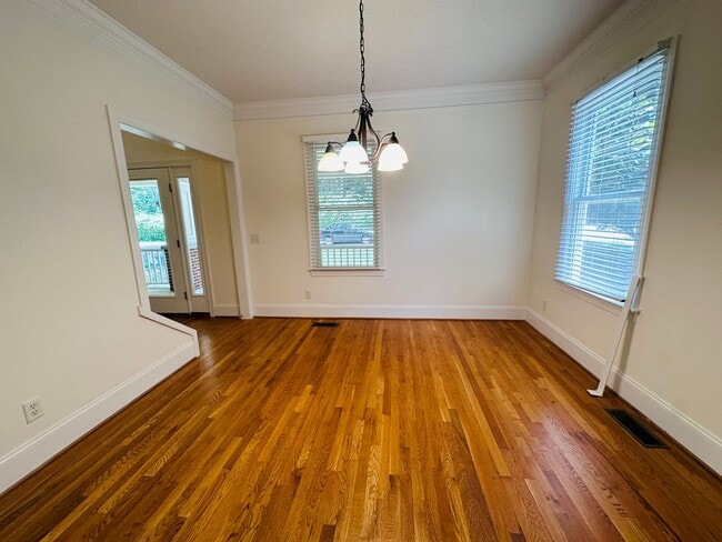 Building Photo - 4 Bedroom 3 Bath House