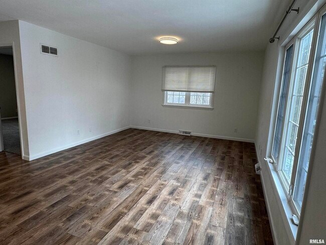 Building Photo - 3319 N Marquette St