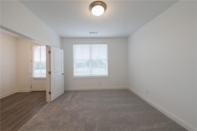 Building Photo - 4535 Sims Pk Overlook