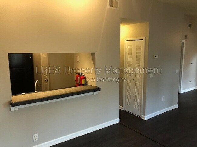 Building Photo - 1406 Northlake Dr