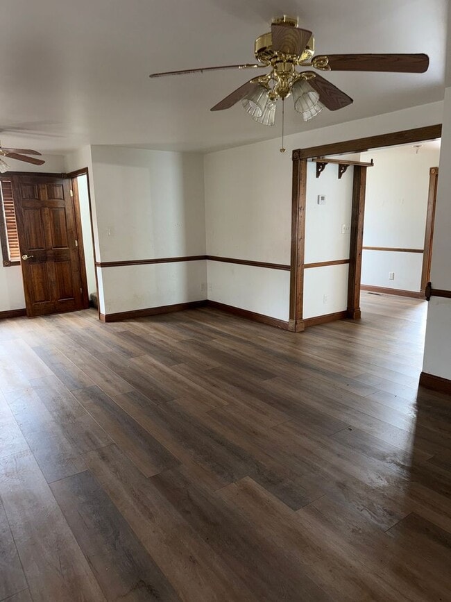 Building Photo - Beautiful 2 Bed 2 Bath Home - Includes Stove & Refrigerator