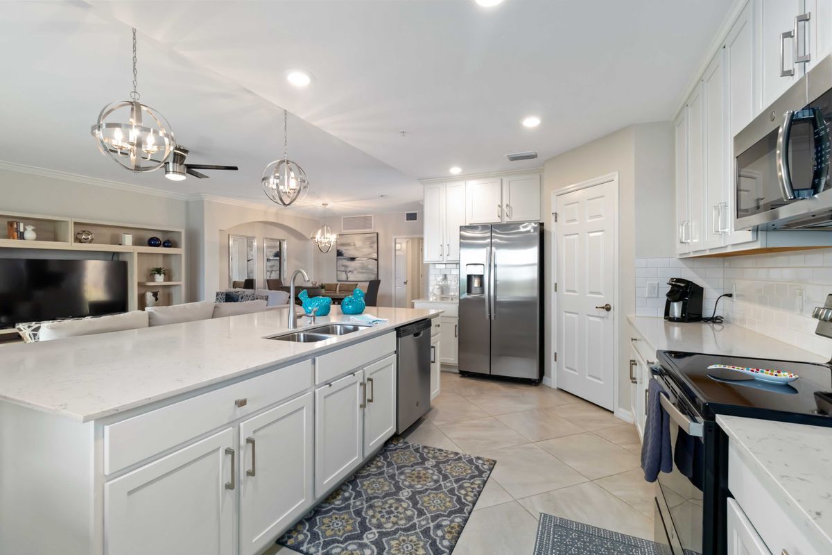 Building Photo - 10805 Tarflower Dr