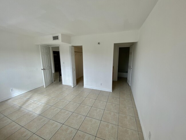 Building Photo - 2914 NW 55th Ave