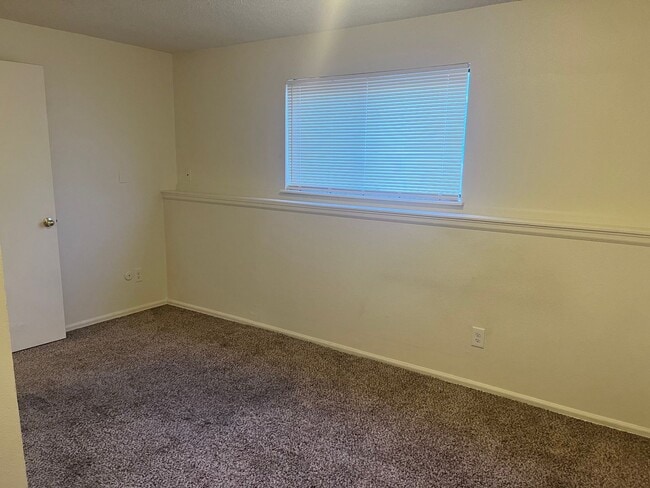 Building Photo - 127 W 45th St