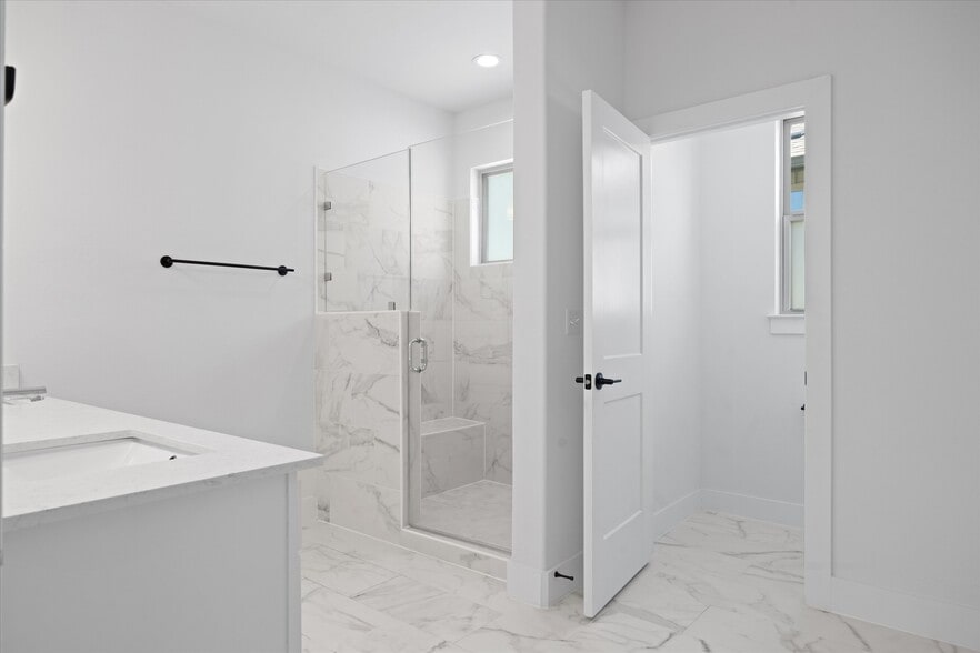 Primary Bathroom - 5315 La Crosse Ln