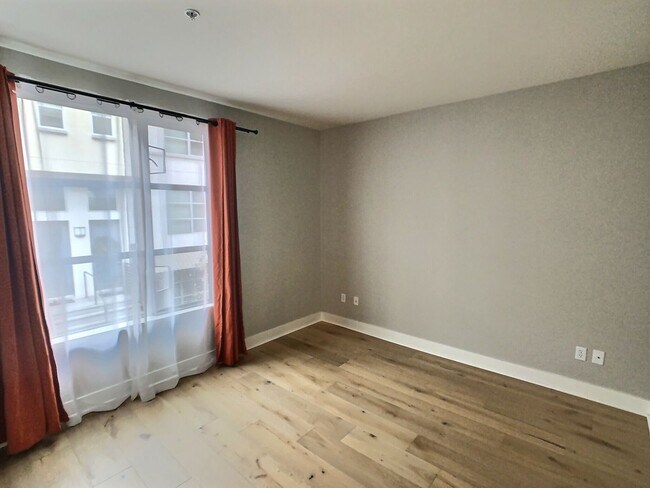Building Photo - Beautifully Upgraded 2 Bedroom Condo with a Den in Downtown San Jose