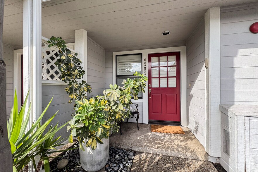 Building Photo - 4505 Carpinteria Ave