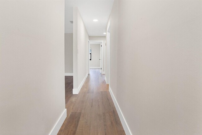 Building Photo - 391 NW 58th Ave