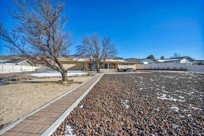 Building Photo - FULLY FURNISHED MOUNTAIN VIEW RETREAT with HOT TUB, RV PARKING & NO HOA