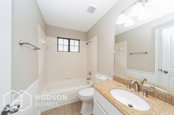 Building Photo - SELF TOUR NOW! - 5444 Pine Oak Cv, Memphis...