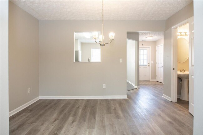 Building Photo - $400 Move In Special: Newly Renovated 3/2 Townhome in Quiet Decatur Neighborhood!
