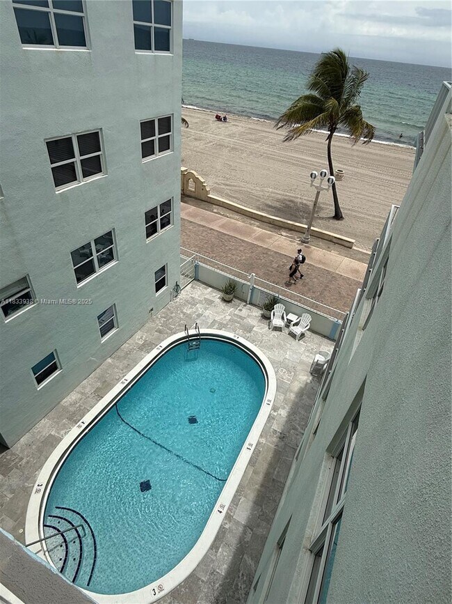 Building Photo - 2600 N Surf Rd