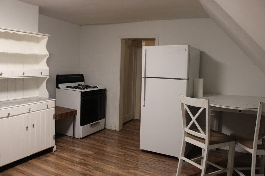 Kitchen - 324 9th St