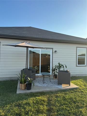 Building Photo - 824 Peach Tree Ln