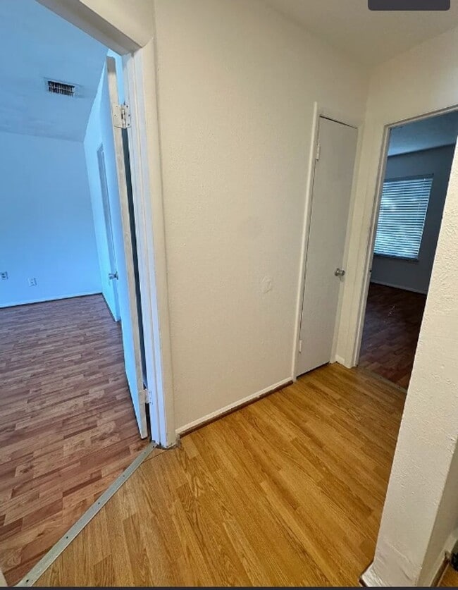 Building Photo - Beautifully Renovated 2-Bedroom, 1.5-Bathroom Townhouse in North St. Petersburg