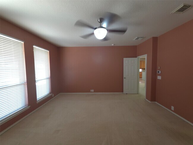 Building Photo - 3027 Providence Oak St